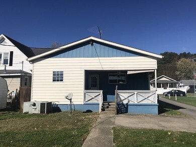 926 Florida St, Milton, WV 25541 - photo 4