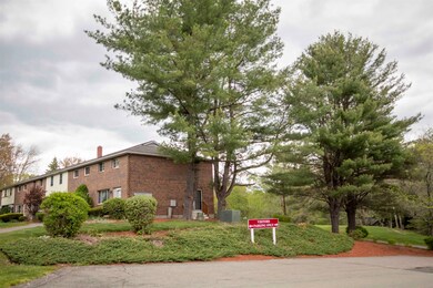 100 Oakridge Dr unit 100, Londonderry, NH 03053 - photo 5