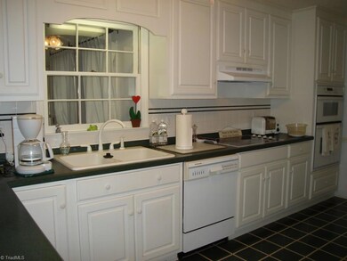 679 Brownmire Dr, Asheboro, NC 27205 - photo 4