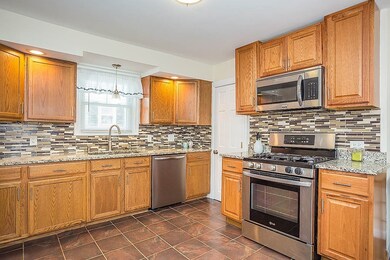 55 Lamb St, Lowell, MA 01854 - photo 6