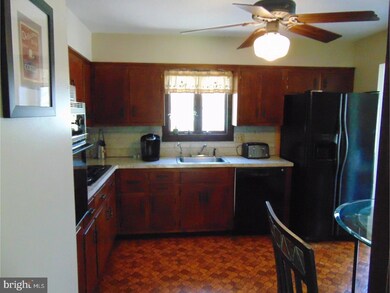 305 Maple Blvd, Orwigsburg, PA 17961 - photo 6