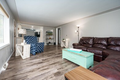 C_Ave_E_13451_HickoryCorners_49060-4