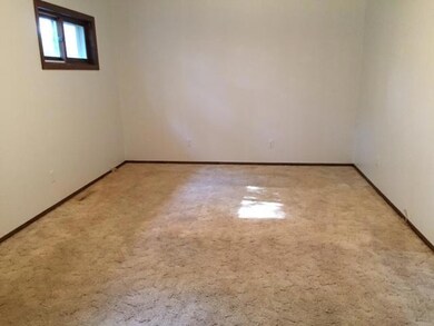 1014 Oak St, Grand Forks, ND 58201 - photo 4