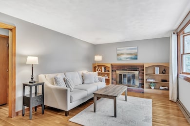 11 Violet Rd, Burlington, MA 01803 - photo 3