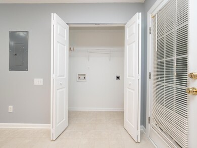 3232 Queensgate-1033796