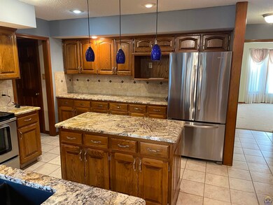 3443 SW Brandywine Ct, Topeka, KS 66614 - photo 5