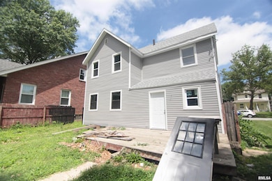 2243 W 4th St, Davenport, IA 52802 - photo 3
