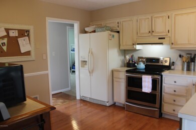 8617 Michael Ray Dr, Louisville, KY 40219 - photo 6