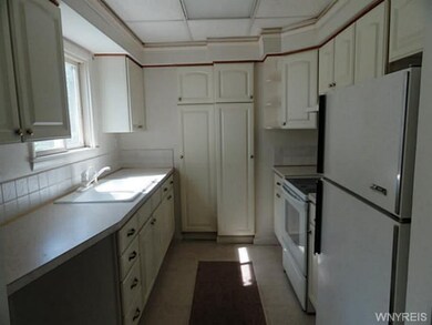 423 E Stenzil St, North Tonawanda, NY 14120 - photo 5