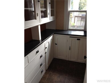 Kitchen Nearby pantry storage!