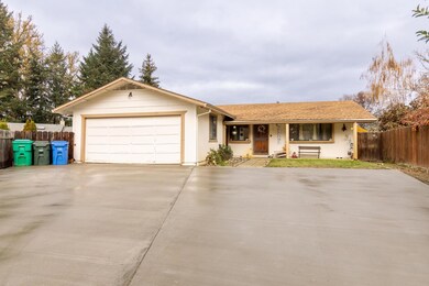 134 Gregg Cir, Grants Pass, OR 97527 - photo 2