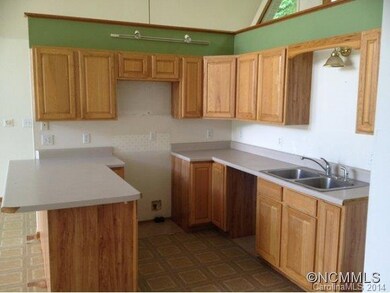 337 Deer Track Ln, Burnsville, NC 28714 - photo 5