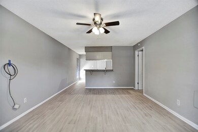 625 E Coombs St unit A, Alvin, TX 77511 - photo 4