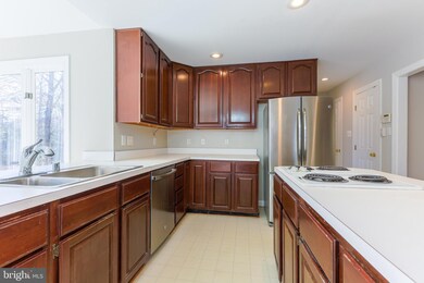 4944 Edge Rock Dr, Chantilly, VA 20151 - photo 5