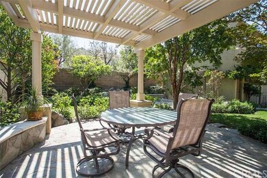 Detached covered dining patio-grassy area-BBQ isla