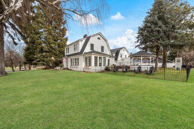 708 NW Riverside Blvd, Bend, OR 97701 - photo 2