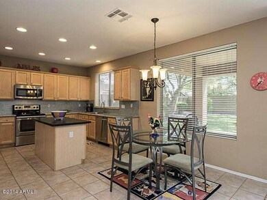 007_Kitchen - Eating Area