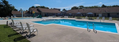 10 Aspen Ct, Coram, NY 11727 - photo 3