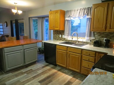 kitchen & breakfast nook island