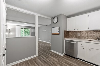 700 Robbins Ave unit 24, Dracut, MA 01826 - photo 6