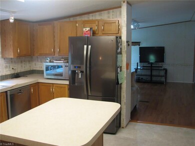 3043 Brookside Ct, Asheboro, NC 27205 - photo 4