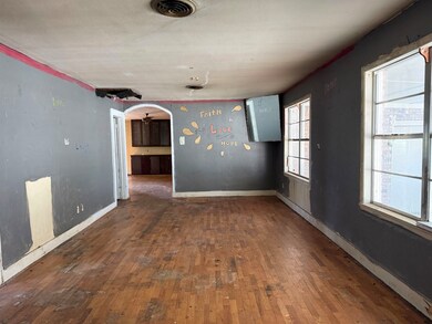 401 N Leach Ave, Watonga, OK 73772 - photo 4