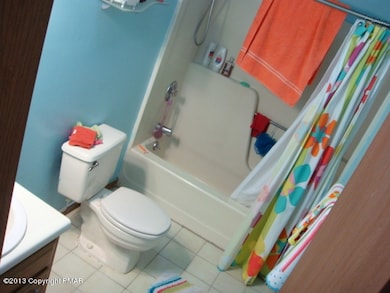 127 Meadow View Ct, Bushkill, PA 18324 - photo 7