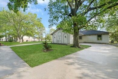 7455 Tall Pines Dr, Houston, TX 77088 - photo 2