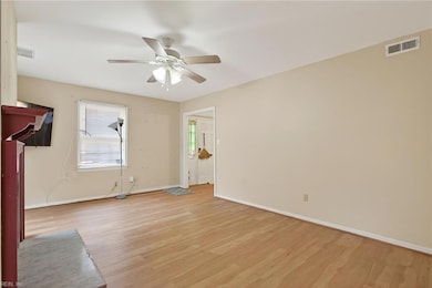 373 Circuit Ln unit A, Newport News, VA 23608 - photo 5