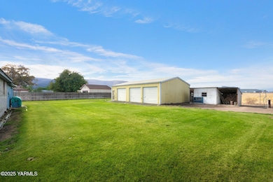 2608 S 16th Ave, Yakima, WA 98903 - photo 3