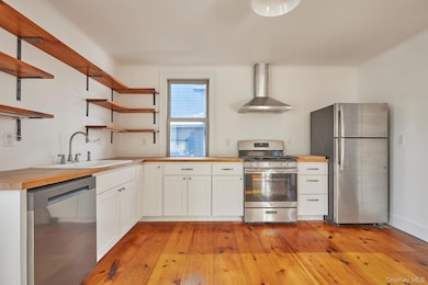 16 Oak St unit B, Rhinebeck, NY 12572 - photo 2