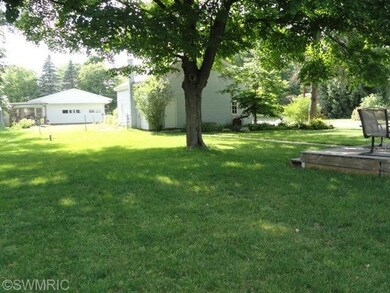 946 Lincoln Lake, Lowell, MI 49331 - photo 3