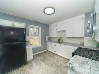 38 N Gretta Ave, Waukegan, IL 60085 - photo 2