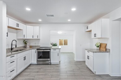 Kitchen & Dining