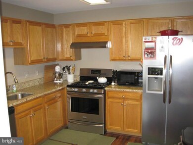 9249 Cardinal Forest Ln unit 201, Lorton, VA 22079 - photo 3