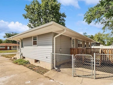 3929 64th St, Urbandale, IA 50322 - photo 3