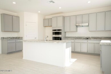 100.027 KITCHEN 2