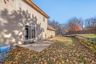 828 Gillespie Dr, Manhattan, KS 66502 - photo 4