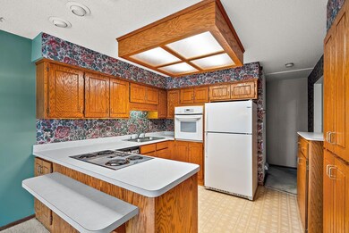 1330 Sunview Dr, Saint Paul, MN 55126 - photo 7