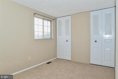 8441 Lazy Creek Ct, Springfield, VA 22153 - photo 6