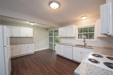 1702 W Crockett St, La Marque, TX 77568 - photo 3