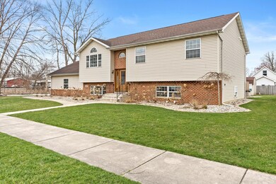 132 N Elgin St, Griffith, IN 46319 - photo 2