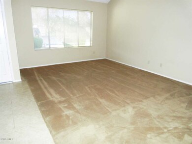 LIVING ROOM (NOT SUNKEN)