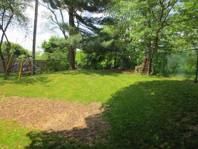 1047 Truxton Ave NE, Grand Rapids, MI 49505 - photo 3