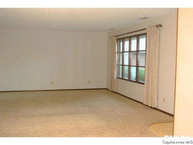 9 Eisenhower Dr, Jacksonville, IL 62650 - photo 7