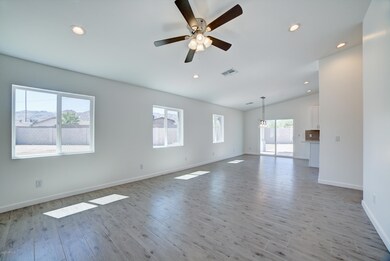 723 E Desert Dr-53