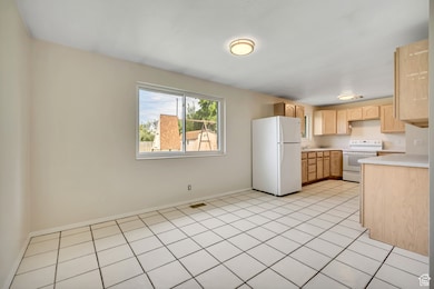 841 E Newbold Cir, Midvale, UT 84047 - photo 6