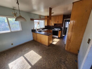 324 N 3rd St, Klamath Falls, OR 97601 - photo 7