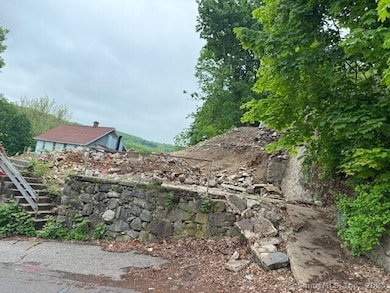 8 Pond St, Naugatuck, CT 06770 - photo 3