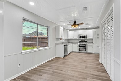 1513 Kings Park Dr, Alvin, TX 77511 - photo 6